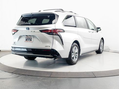 Certified 2025 Toyota Sienna Limited AWD/4WD image 13