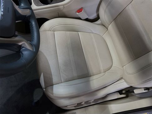 Used 2023 GMC Acadia Denali w/ Denali Ultimate Package image 20