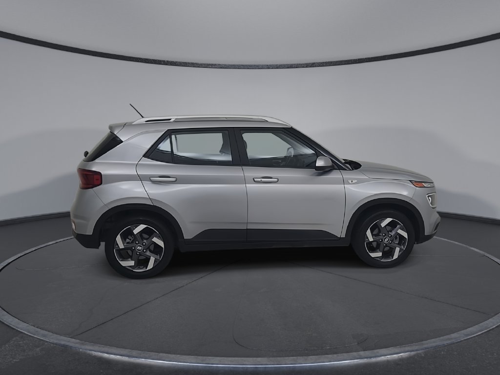Used 2025 Hyundai Venue SEL FWD image 18
