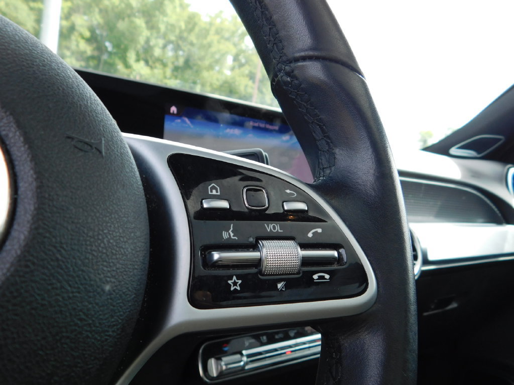 Used 2021 Mercedes-Benz GLB 250 4MATIC w/ Premium Package image 23