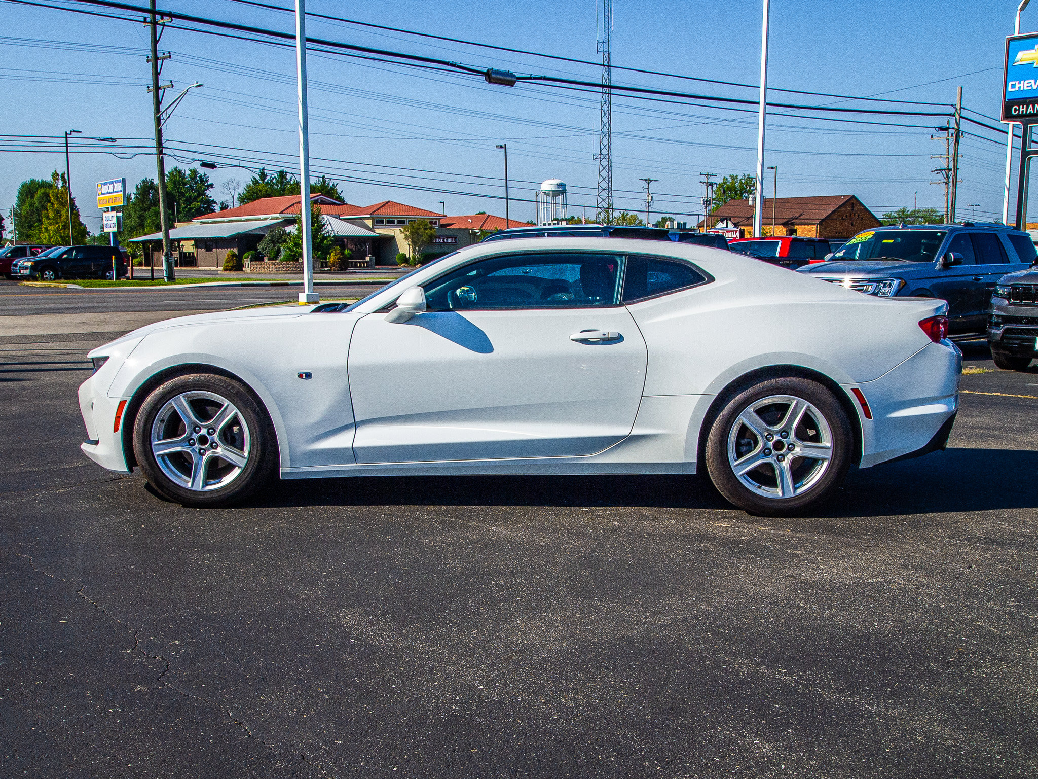 Used 2023 Chevrolet Camaro LT RWD image 4