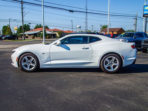 Used 2023 Chevrolet Camaro LT RWD image 4