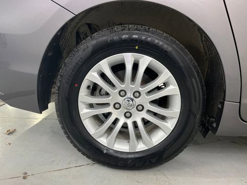 Used 2017 Toyota Sienna XLE image 17