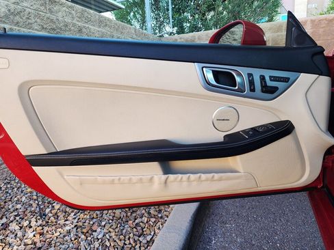 Used 2015 Mercedes-Benz SLK 250 w/ Premium Package image 32