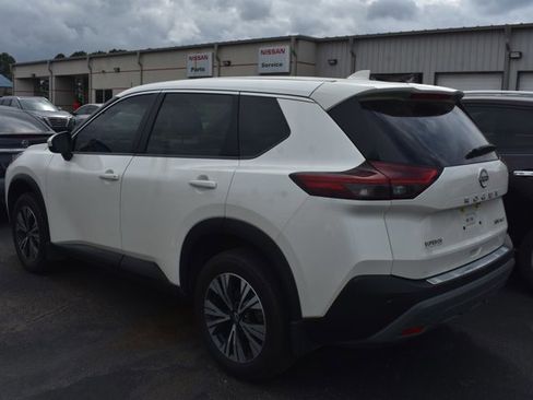 Used 2023 Nissan Rogue SV image 5