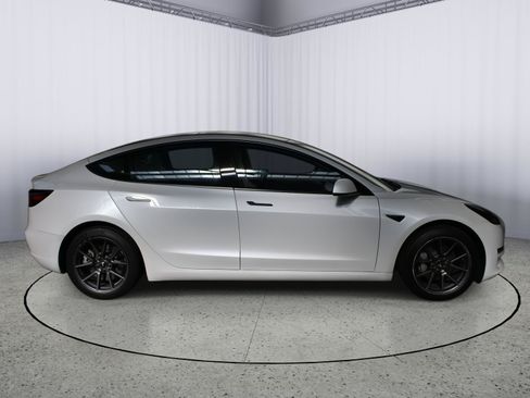 Used 2023 Tesla Model 3 Standard Range RWD image 10
