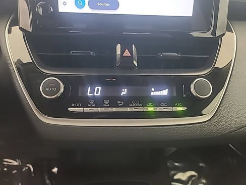 Used 2025 Toyota Corolla LE FWD image 35