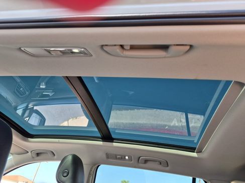 Certified 2022 Volkswagen Tiguan SE w/ Panoramic Sunroof Package AWD/4WD image 20