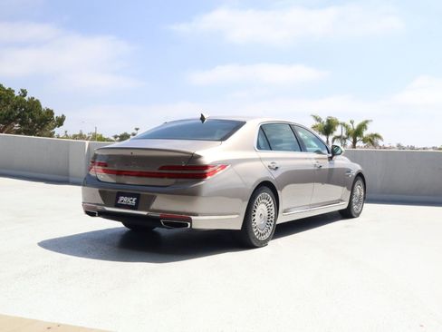 Used 2021 Genesis G90 3.3T Premium RWD image 9