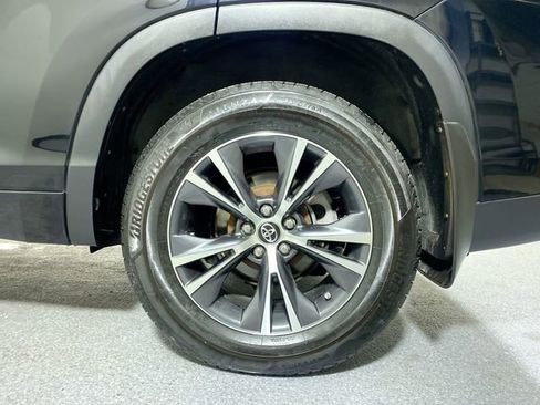 Used 2018 Toyota Highlander LE image 5