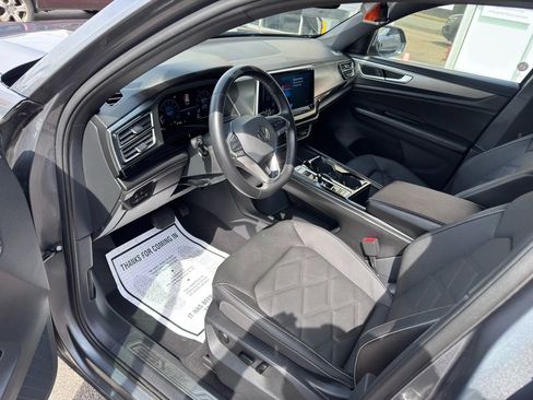 Used 2024 Volkswagen Atlas Cross Sport SE image 14