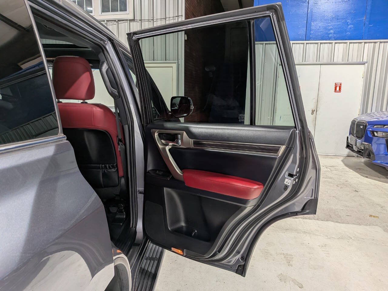 Used 2021 Lexus GX 460 Premium w/ Premium Package AWD/4WD image 30