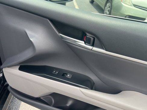 Used 2020 Toyota Camry LE FWD image 25