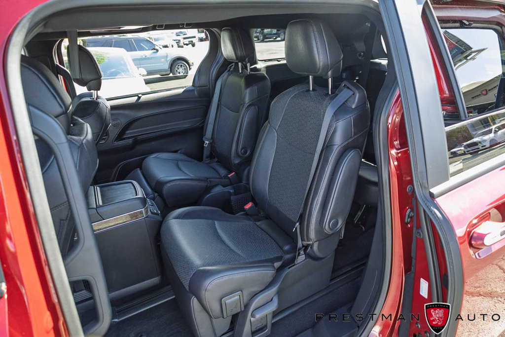 Used 2025 Toyota Sienna Platinum AWD/4WD image 49