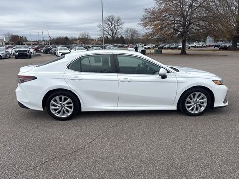 Used 2021 Toyota Camry LE image 6