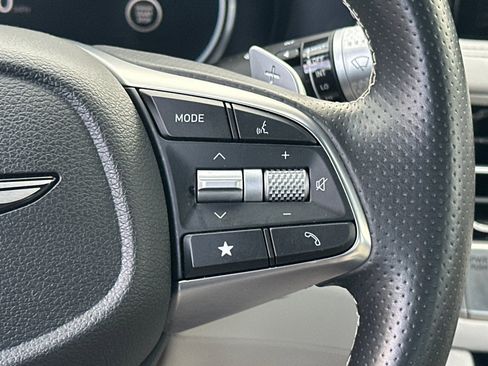 Used 2025 Genesis G70 2.5T image 25