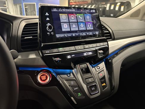 New 2026 Honda Odyssey Touring image 11
