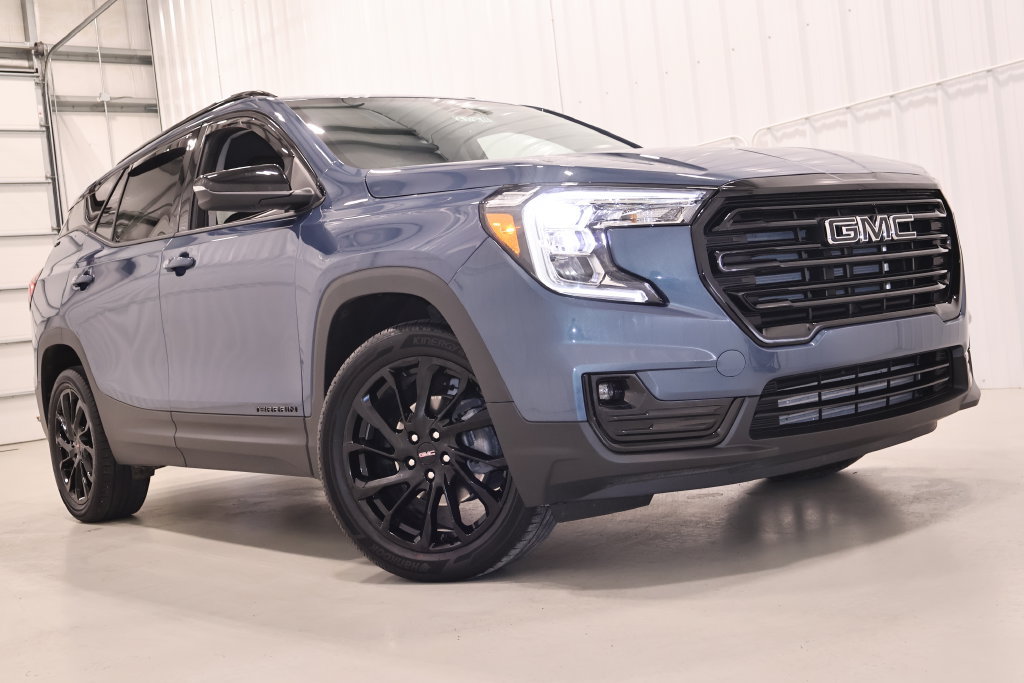 Used 2024 GMC Terrain SLT w/ Elevation Edition AWD/4WD image 39