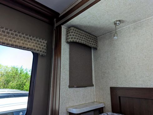 Used 2019 Chevrolet Express 4500 w/ RV Package image 91