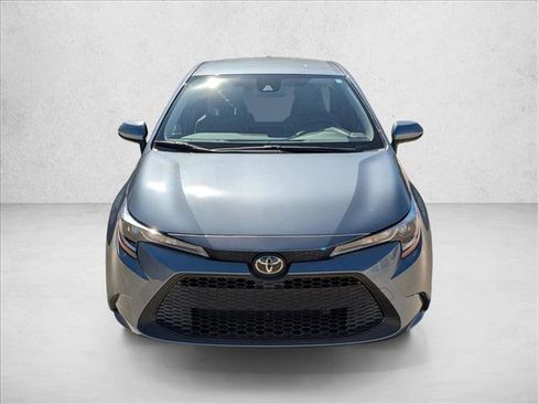 Used 2022 Toyota Corolla LE image 2