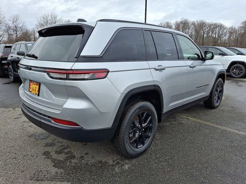 New 2026 Jeep Grand Cherokee Altitude AWD/4WD image 4