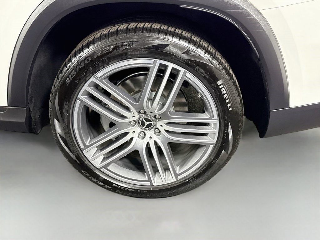 Used 2025 Mercedes-Benz GLS 450 4MATIC image 36
