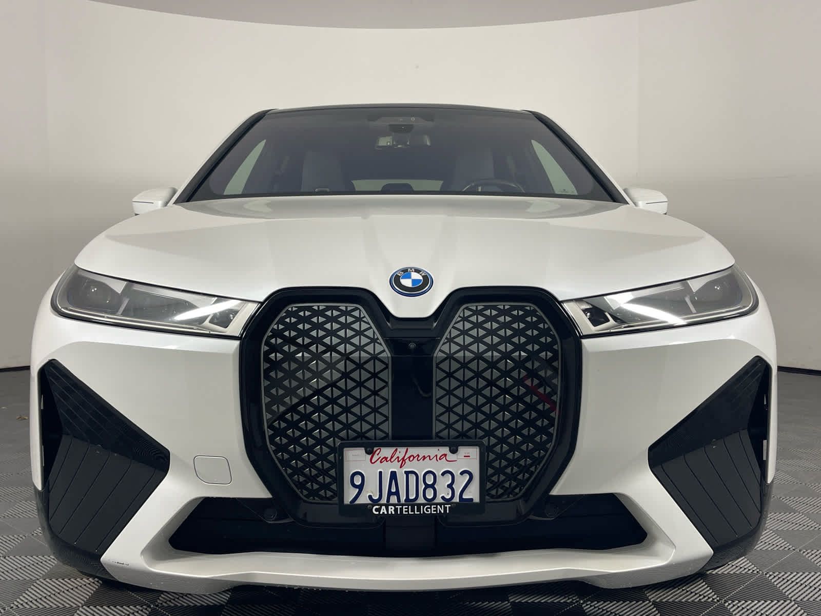Used 2024 BMW iX xDrive50 w/ Premium Package AWD/4WD image 8
