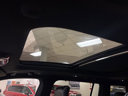 Used 2023 Jeep Grand Cherokee L Summit w/ Luxury Tech Group V image 25