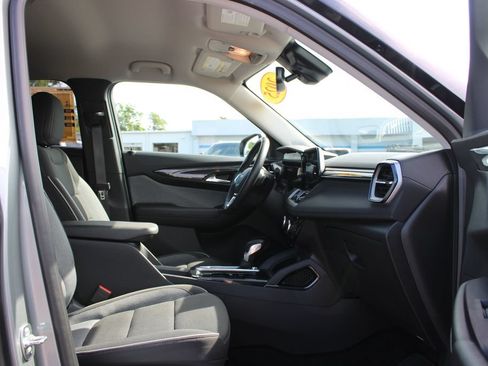 Used 2025 Chevrolet TrailBlazer LT w/ Convenience Package FWD image 28