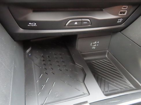 New 2026 Chrysler Pacifica Pinnacle w/ Trailer Tow Group image 13