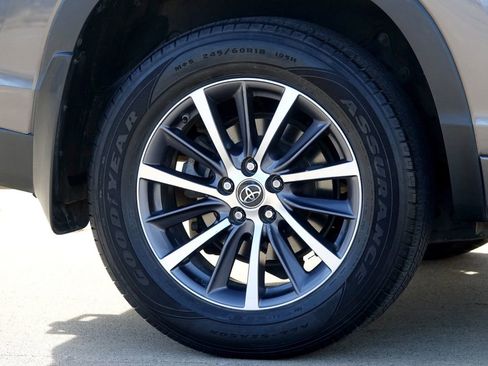 Used 2018 Toyota Highlander XLE image 30