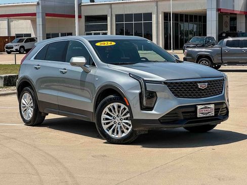Used 2024 Cadillac XT4 Luxury w/ Cold Weather Package FWD image 1