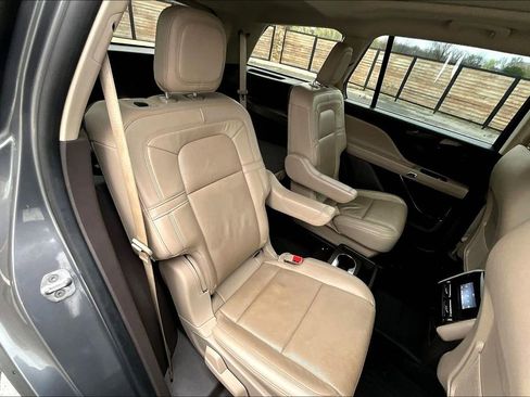 Used 2022 Lincoln Aviator Reserve w/ Elements Package Plus image 28