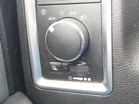 Used 2021 RAM 1500 Classic SLT image 23