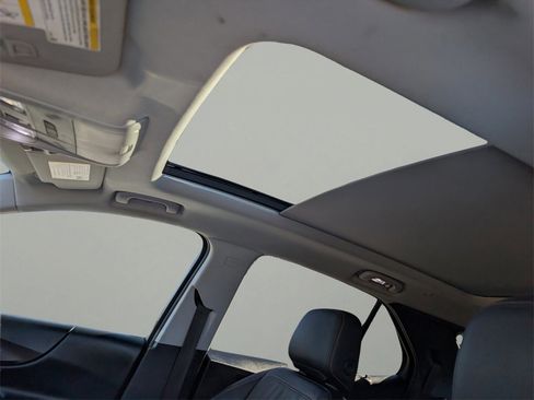 Used 2020 Chevrolet Equinox Premier w/ Premier True North Edition image 18