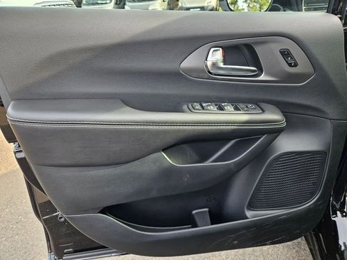 New 2026 Chrysler Pacifica Select AWD/4WD image 11