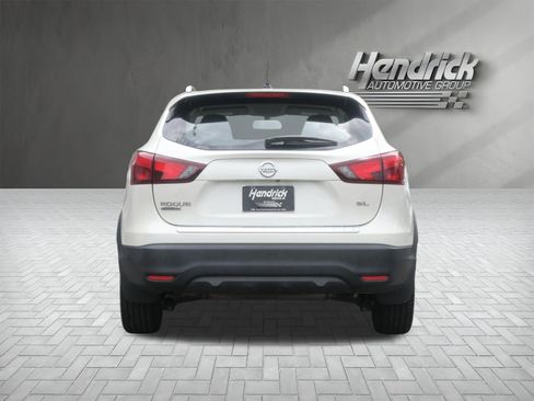 Used 2018 Nissan Rogue Sport SL FWD image 8