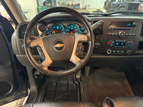 Used 2011 Chevrolet Silverado 2500 LT w/ Interior Plus Package AWD/4WD image 17