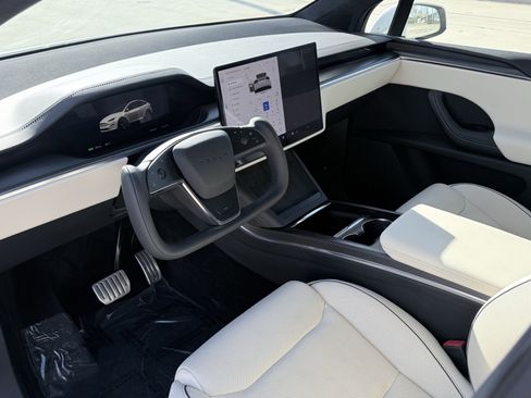 Used 2023 Tesla Model X Plaid image 31