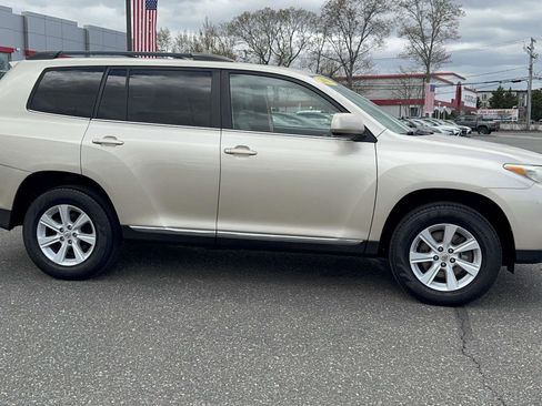 Used 2013 Toyota Highlander Plus image 3