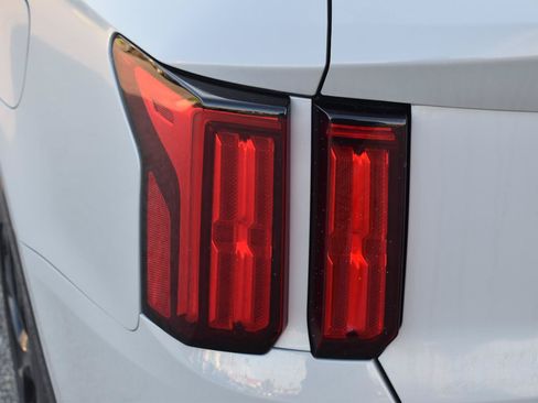 Used 2023 Kia Sorento SX AWD/4WD image 7