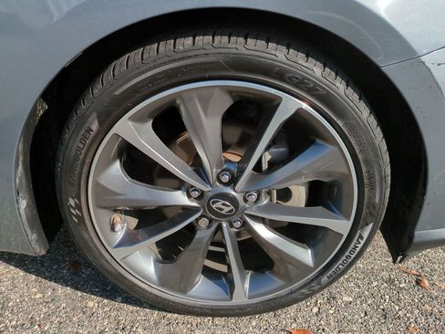 Used 2019 Hyundai Veloster 2.0 Premium image 11