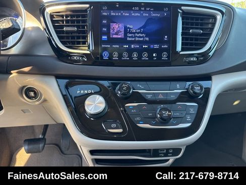 Used 2017 Chrysler Pacifica Touring-L image 43