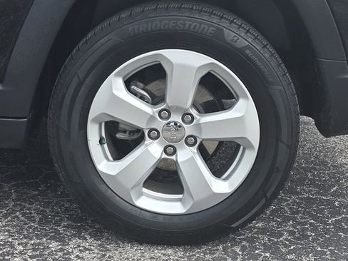 Used 2018 Jeep Compass Latitude image 32