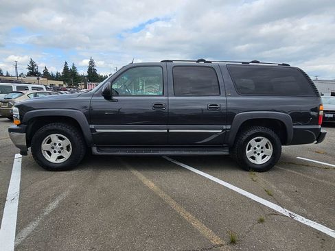 Used 2005 Chevrolet Suburban LT w/ Preferred Equipment Group AWD/4WD image 5