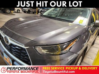 Used 2023 Toyota Highlander LE