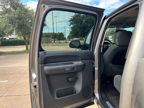 Used 2009 Chevrolet Silverado 1500 LT w/ Texas Edition image 16