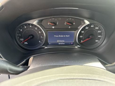 Certified 2022 Chevrolet Equinox RS w/ Infotainment Package image 16