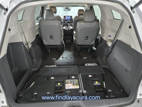 Used 2022 Toyota Sienna XLE image 17