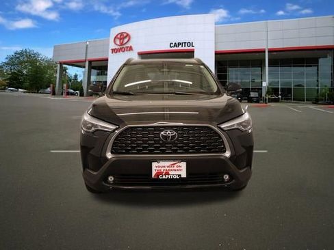 Used 2024 Toyota Corolla Cross XLE w/ Convenience Package AWD/4WD image 6